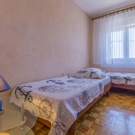 Hundefreundliches Nur 300 Meter Zum Mit Meerblick, Bbq * Crikvenica