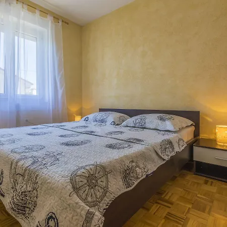 Hundefreundliches Nur 300 Meter Zum Mit Meerblick, Bbq * Crikvenica